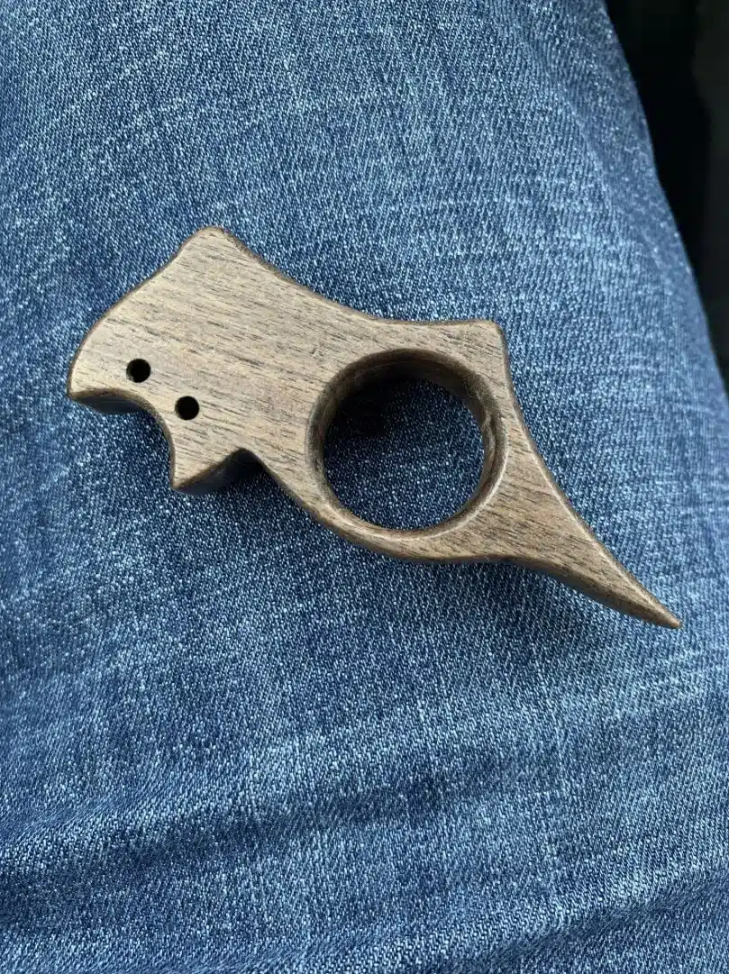 un objet trouve dans un vide grenier destine aux amoureux des livres mais quest ce que cest.jpg